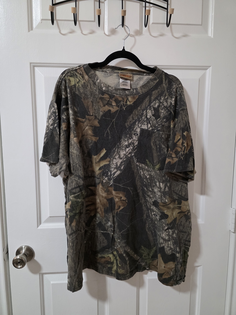 Field Staff Mossy Oak Green and Brown Camouflage Short-Sleeve Pocket Tee